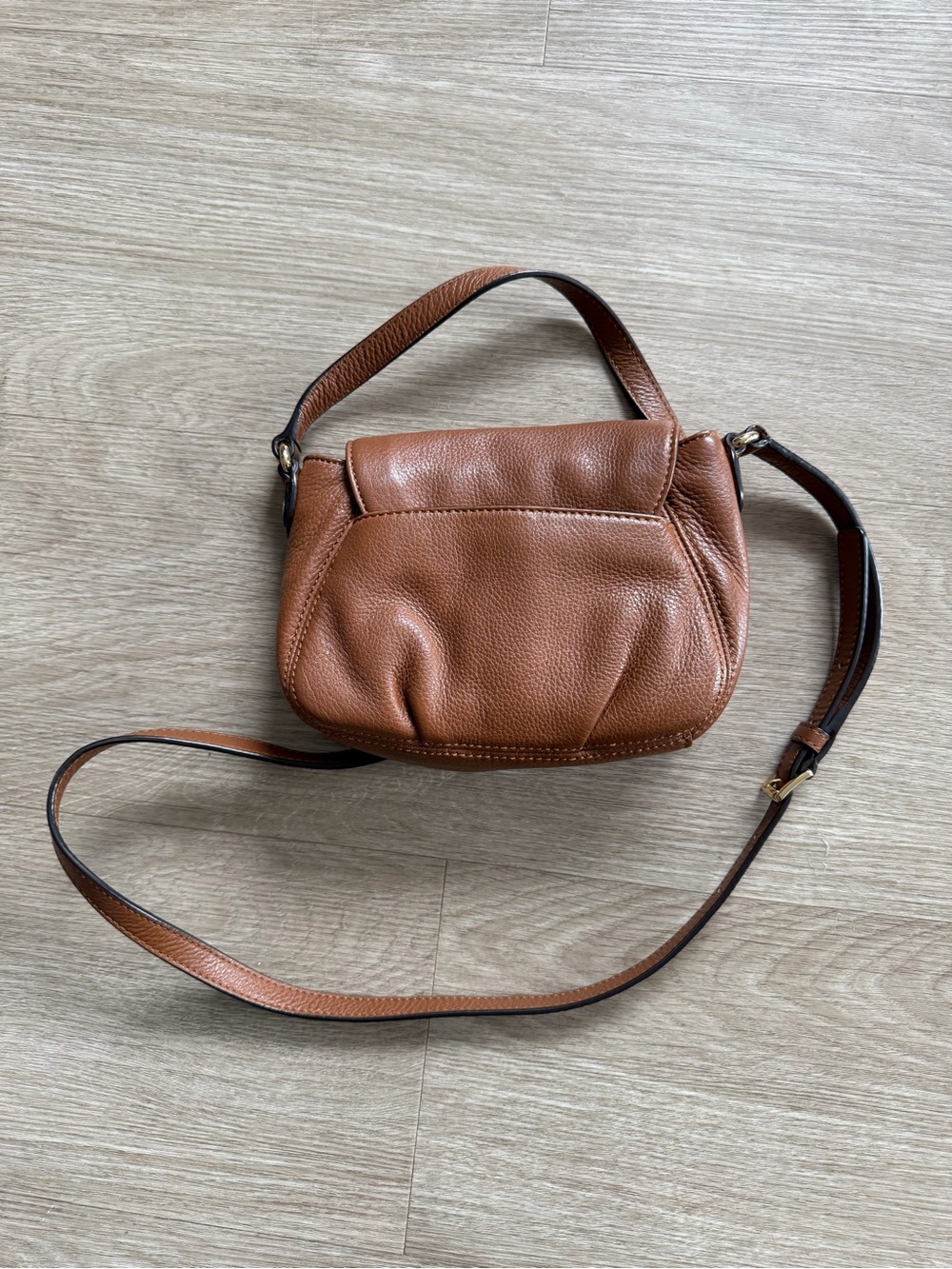 Michael Kors Tan Pebbled Leather Crossbody with Gold Plate - Picture 2 of 3